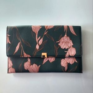 Women's Pink Flowers Clutch